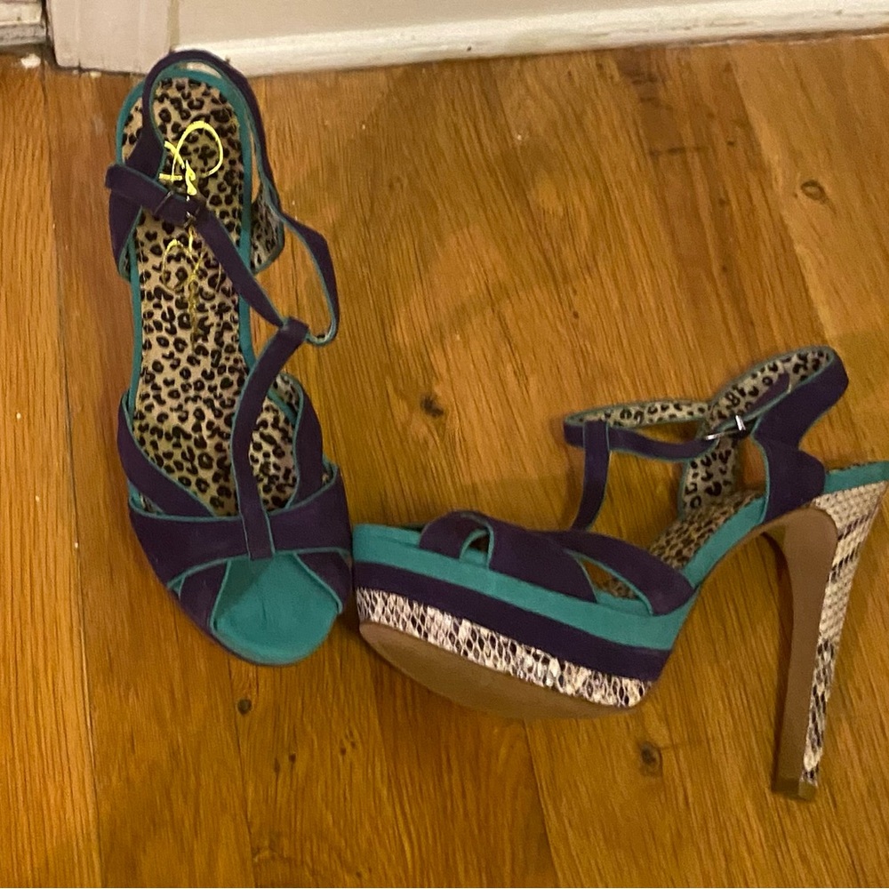 Jessica Simpson pumps